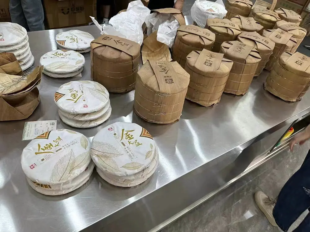 广州回收大益普洱茶2015年生茶熟茶图3